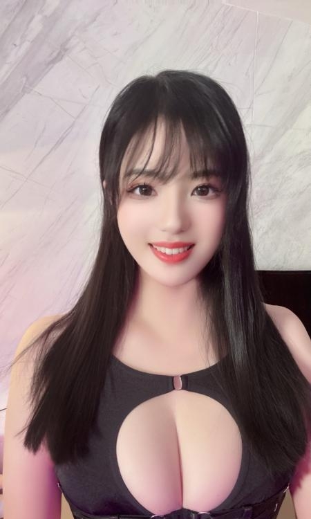 胸大屁股大的美骚妇