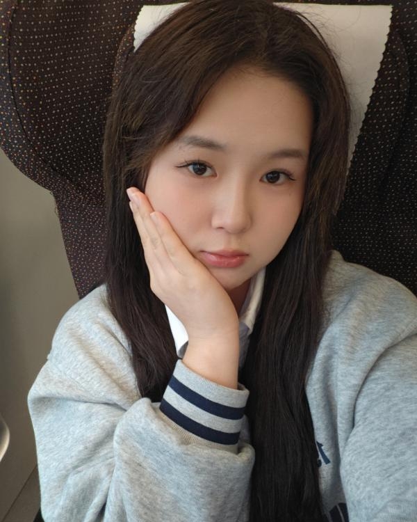 聋人的女孩微胖