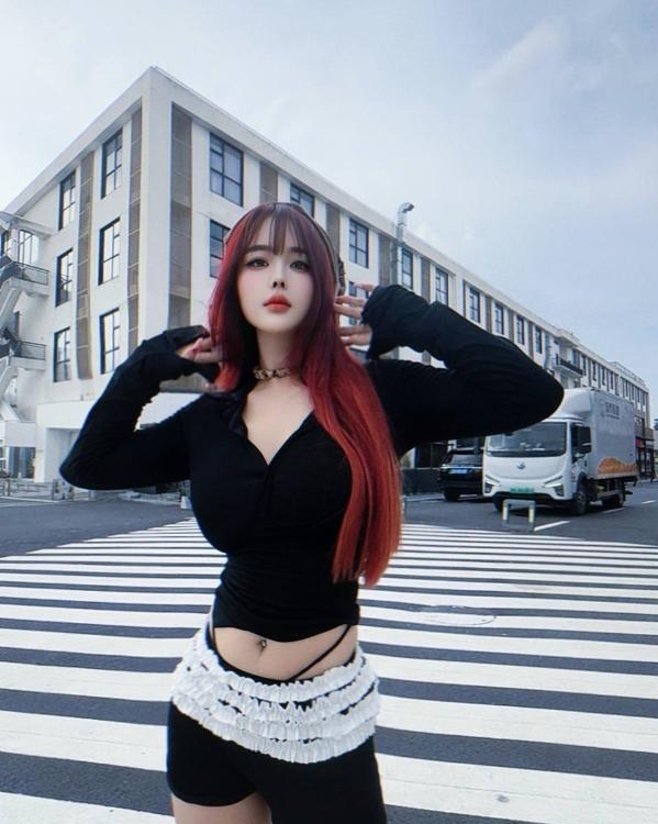 高挑性感馨菲老师