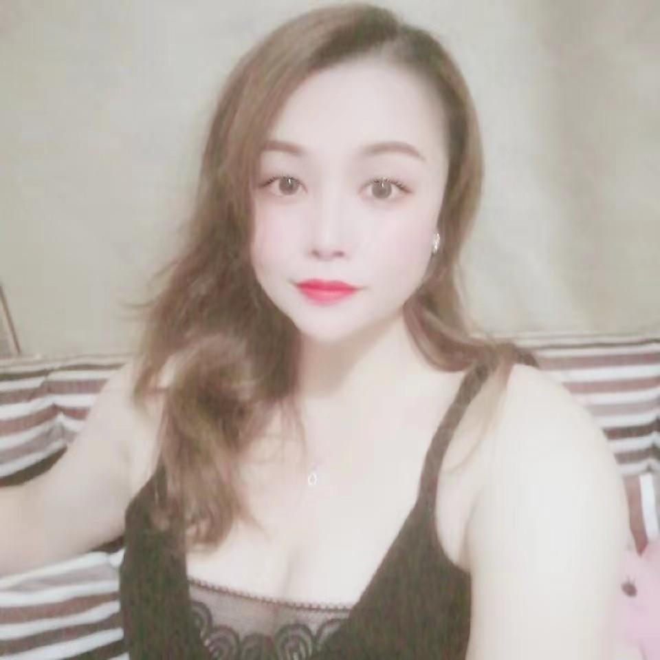 [海南海口市]2021年5月27日海口某银行性格开朗，特别是胸开阔的小姐姐