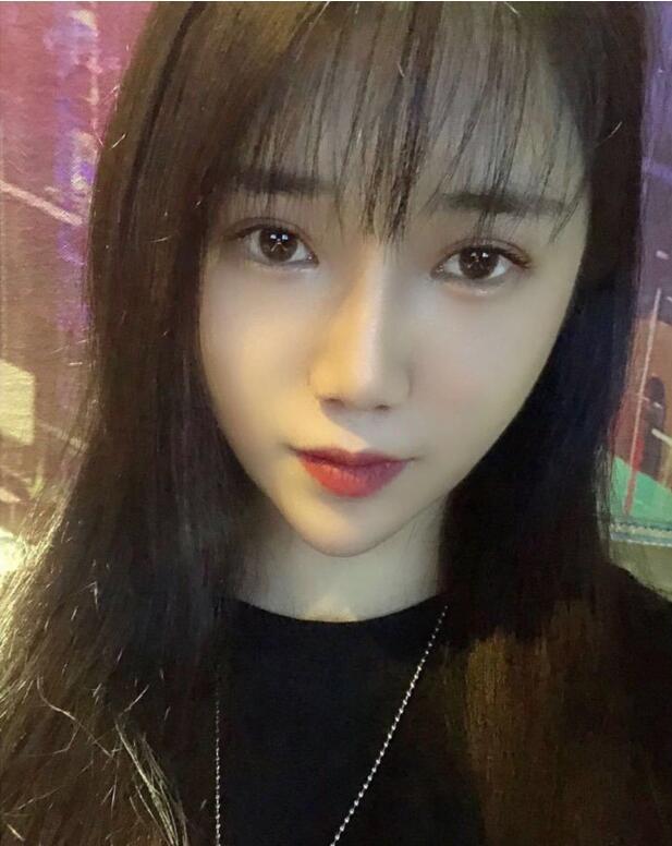 真人与照片8成像，嫩不松。啪啪感觉爽。