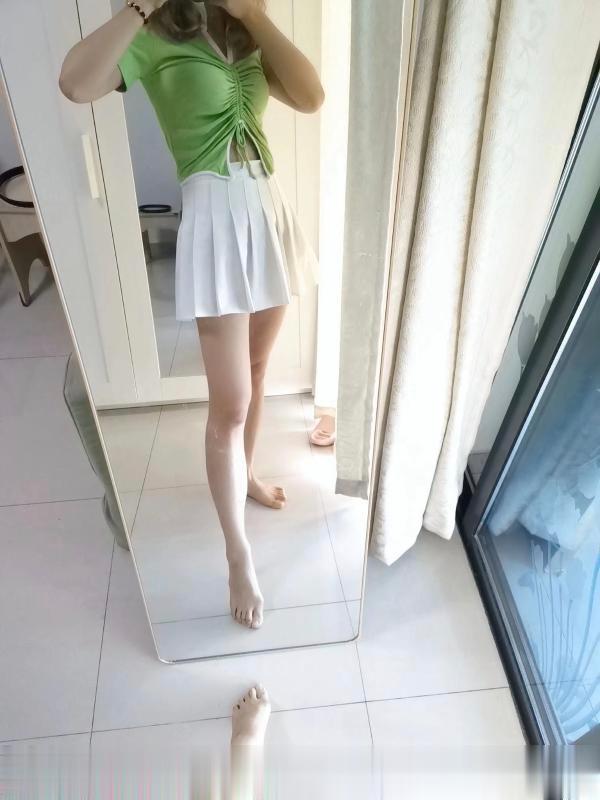 西山性感长腿少妇