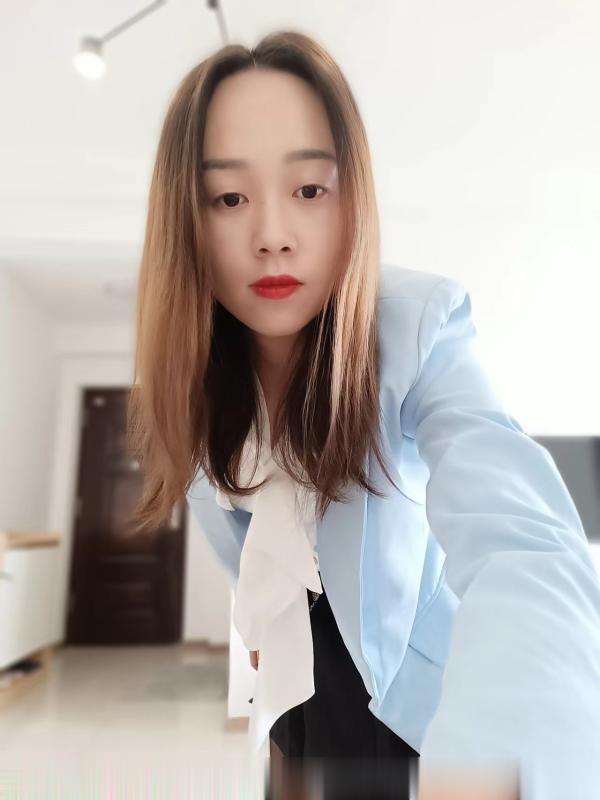 身材娇小的少妇