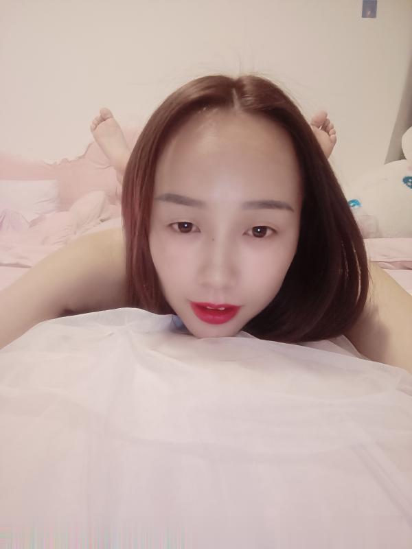 深喉很爽的小骚妇